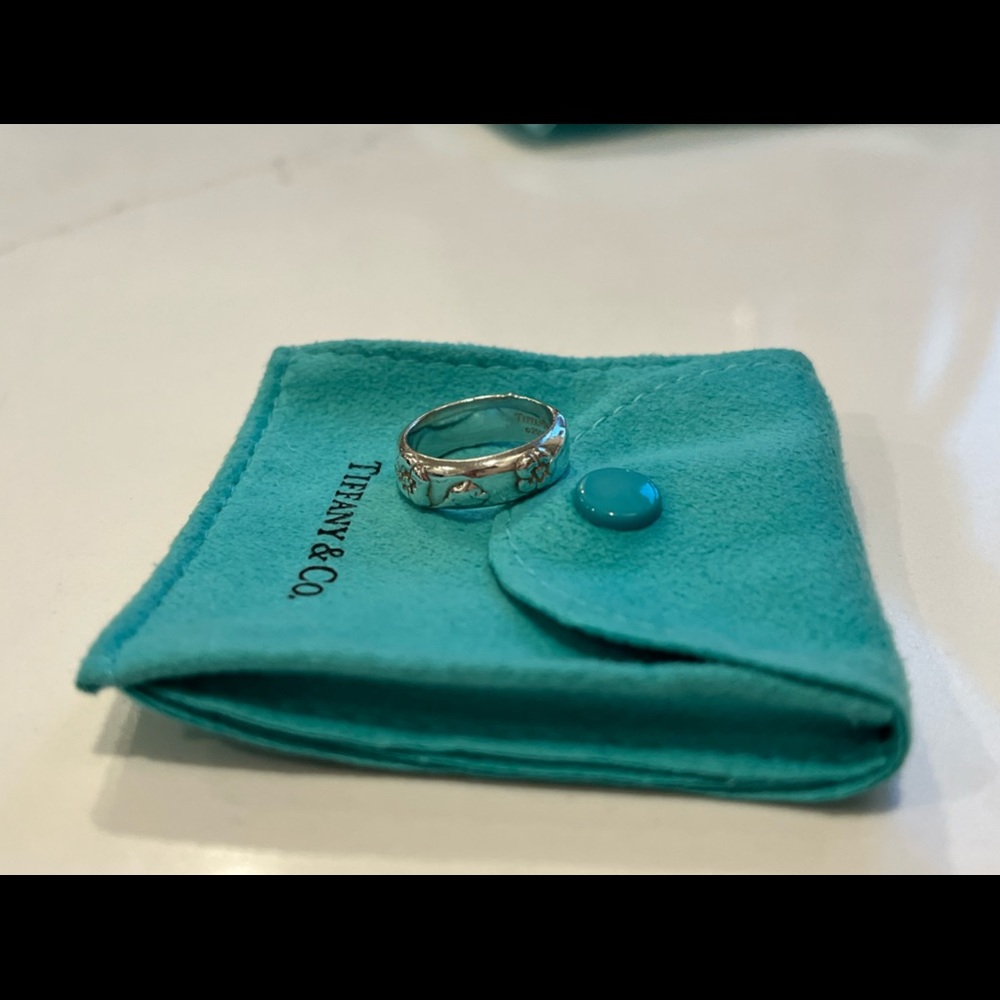 Tiffany & Co. Ring with dust bag and box